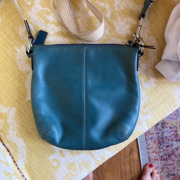 Coach crossbody leather handbag. - Picture 4 of 6